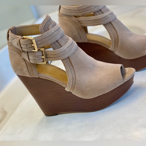 Michael KORS Blaze Suede open toe Wedge size 7.5M excellent condition clean - Picture 2 of 10